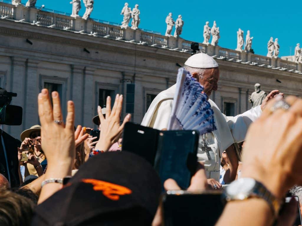Le Pape François dans la foule
