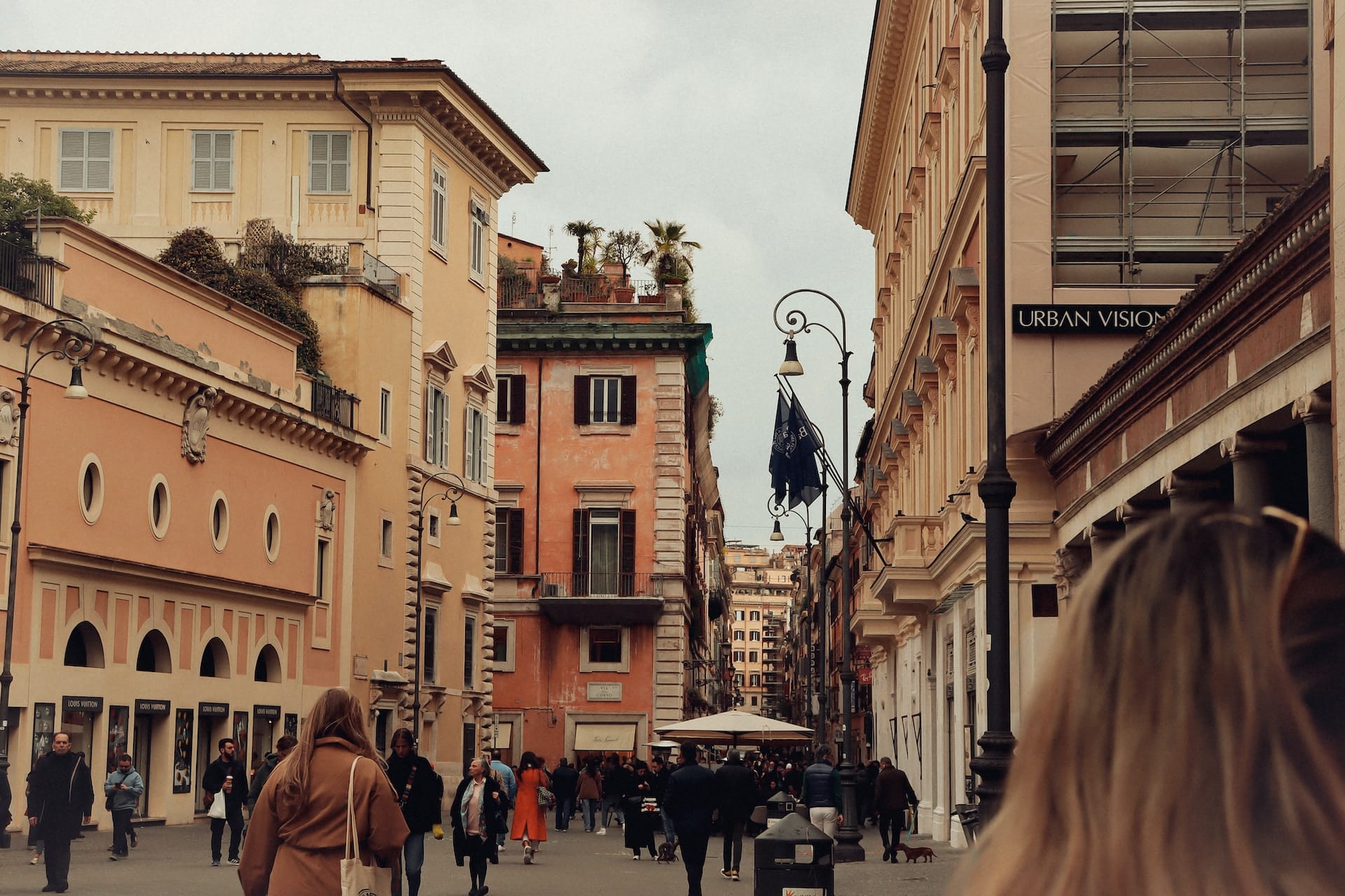 Une rue de Rome en novembre